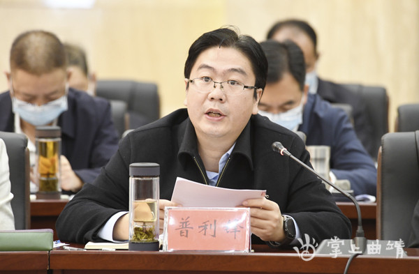 杨中华,朱兴友,朱党柱,龚加武,普利锋作交流发言.