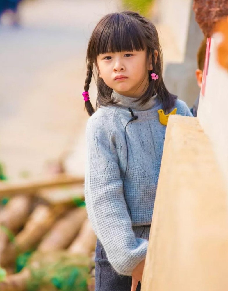 田亮晒女儿太温馨，森碟肤白貌美大长腿抢镜，13岁身高快赶上爸爸