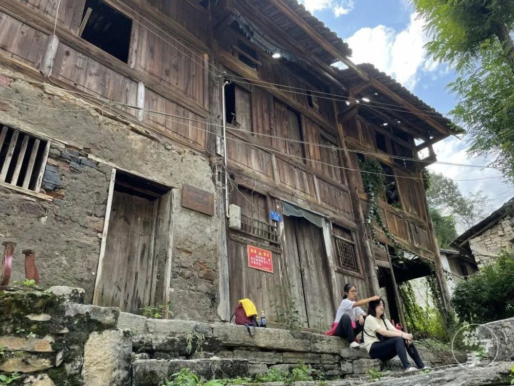 宁厂古镇草籽满襟人烟尽凋零