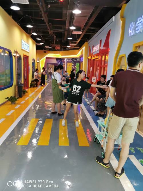 88抢购【乐8小城】2大1小套票,绝佳遛娃好去处,带宝贝体验n种职业!