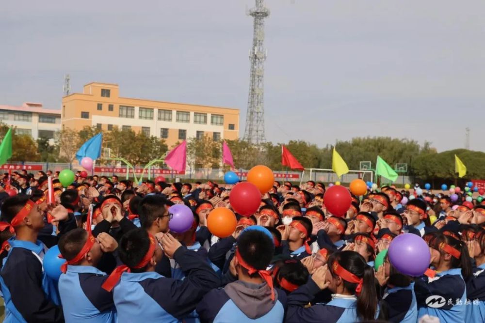 孩子们一起呐喊  民勤四中供图精彩的演讲激发了师生的工作,学习热情