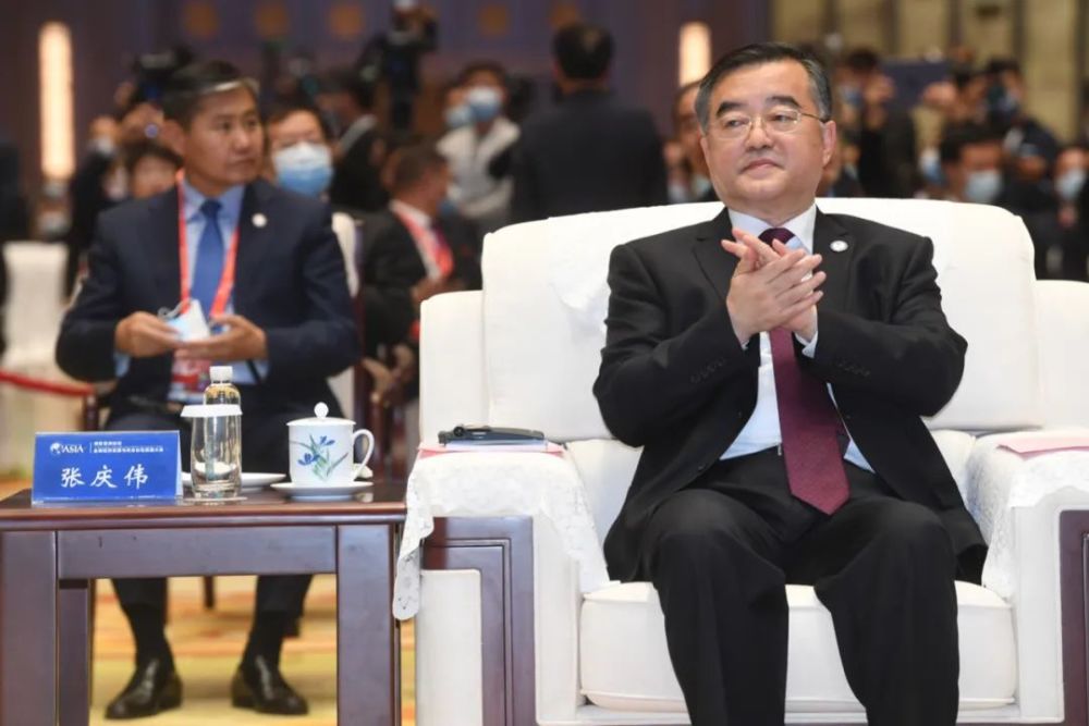 张庆伟履新省委书记当天专程赴韶山：我来湖南工作，第一站就来到这里_腾讯新闻