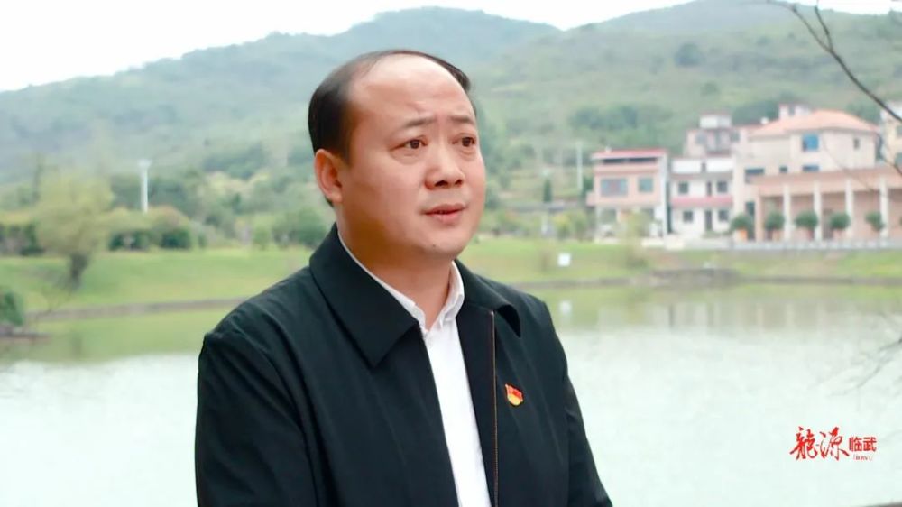 这段时间,市党代表,镇南乡党委副书记,乡长吴江辉一直奔波在矿山复绿