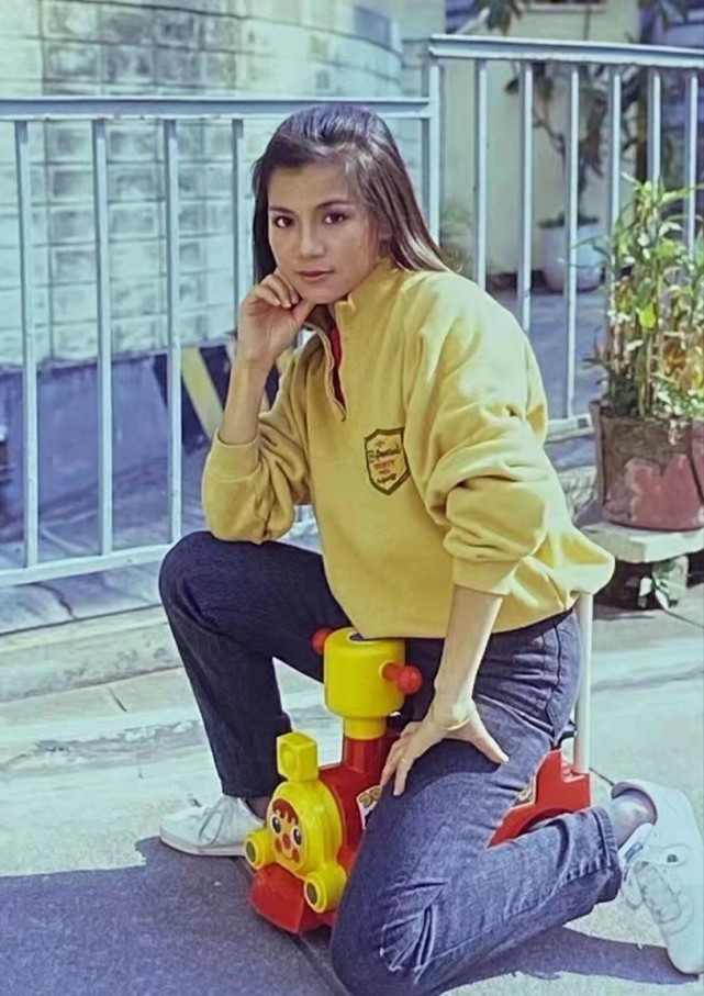 身高仅159的翁美玲,40年前的衣品显高不过时,她的时尚经值得学_腾讯