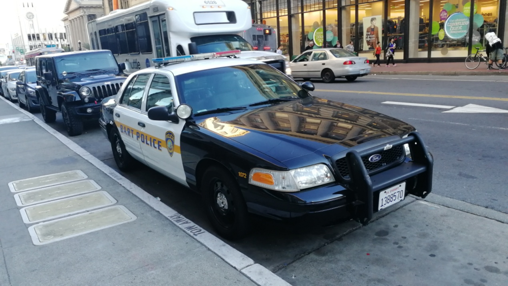 值得一提的是,美国警车虽然是大量使用本土品牌,但在一些地区也是使用