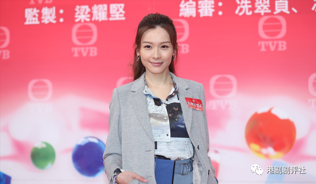 TVB视帝视后再演情侣，23岁小生挑战演视后儿子