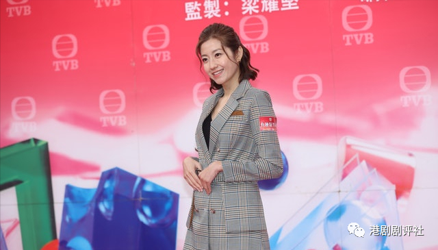 TVB视帝视后再演情侣，23岁小生挑战演视后儿子