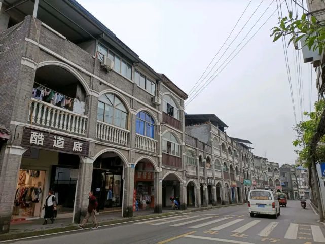 陡峭剎不住車的歌樂山,陰森恐怖的白公館,嘉陵江千里匯長江-長江行(9)