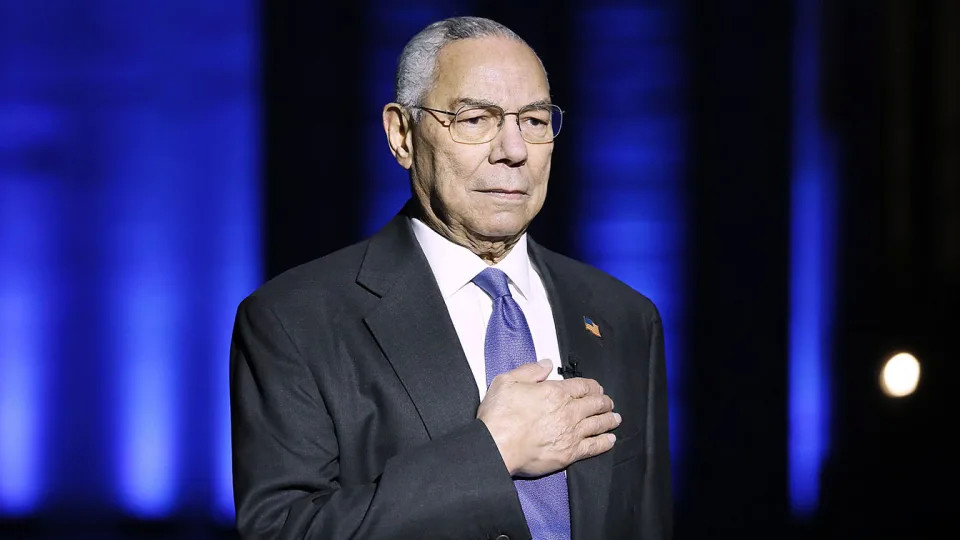 美国前国务卿鲍威尔(colin powell)周一因新冠并发症去世,享年84岁.