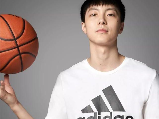 cba CBA天价罚单背后，郭艾伦和胡明轩真的是一视同仁吗？