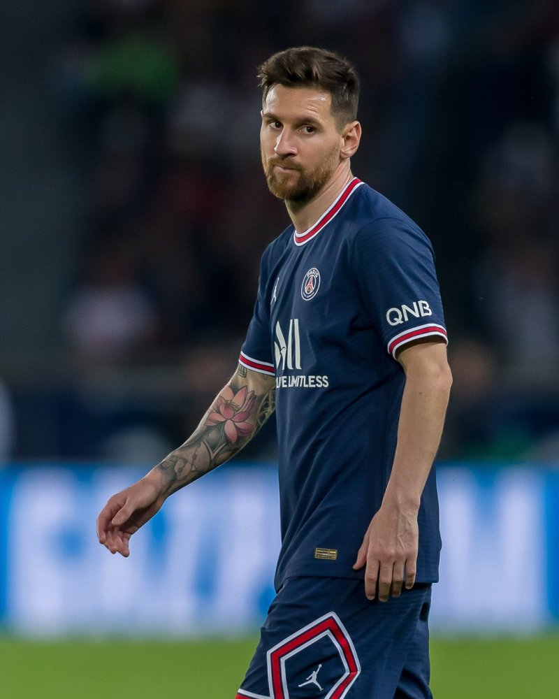 梅西拯救大巴黎:刷爆4大纪录追平c罗,金球奖稳了?_腾讯新闻