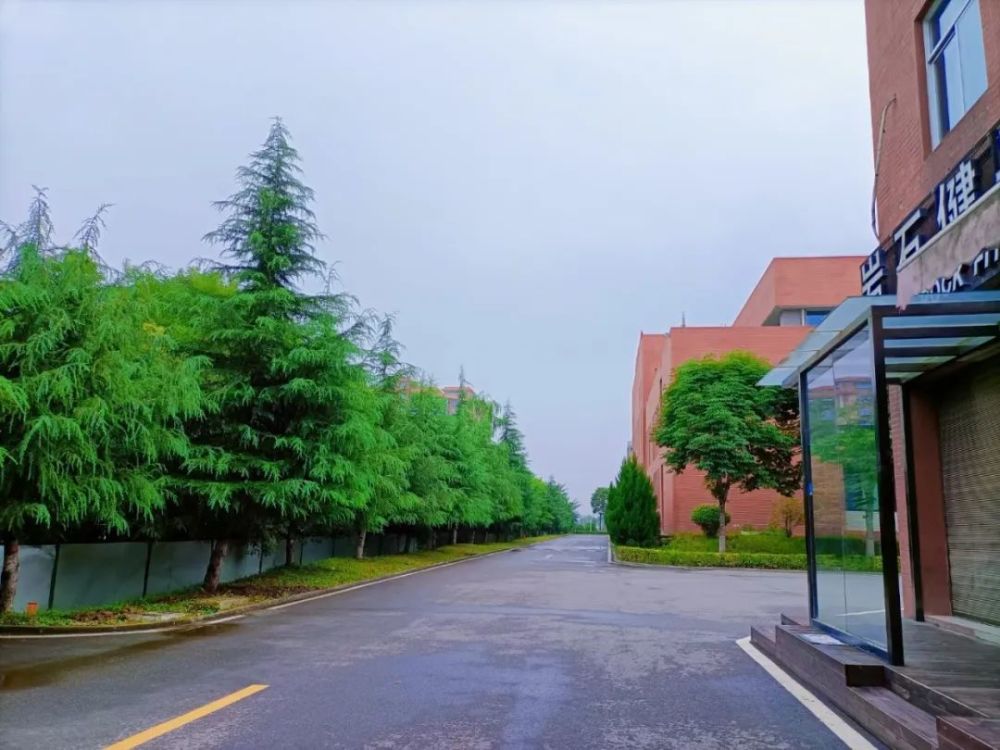 警官职业学院拍摄者:世啟拍摄地点:贵州省毕节市织金县以那小学拍摄者