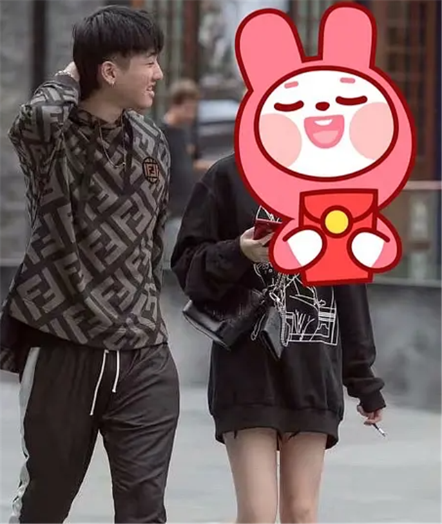 icon的确很喜欢看跟自己有关的事情,之前他就喜欢看大舅子和自己的cp