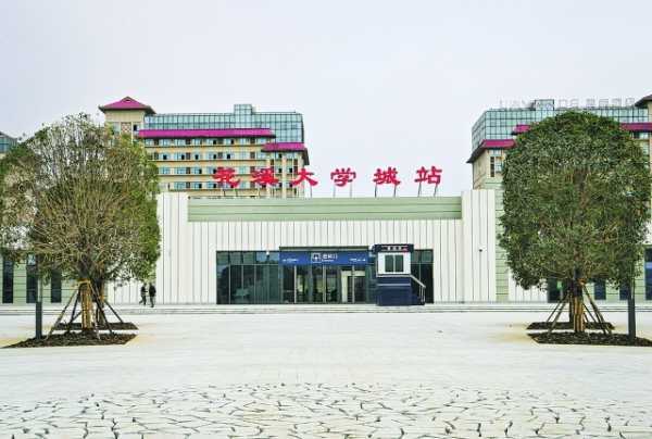 花溪大学城站(10月18日摄).