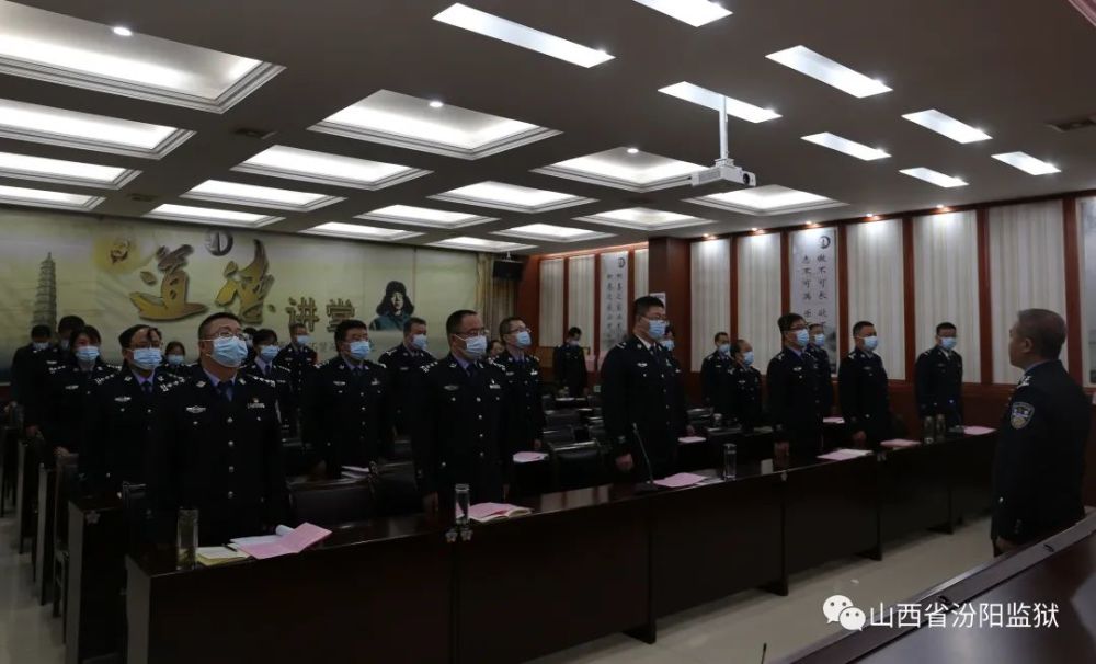 全體參會民警合唱《人民警察之歌》.