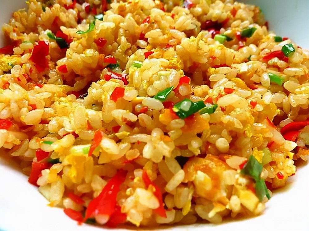 米饭的n种做法—第336课:酸辣椒鸡蛋炒饭_腾讯新闻