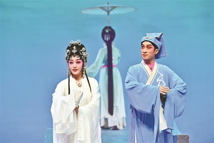 《白蛇传·情》在深圳戏院剧场(一号厅)上演