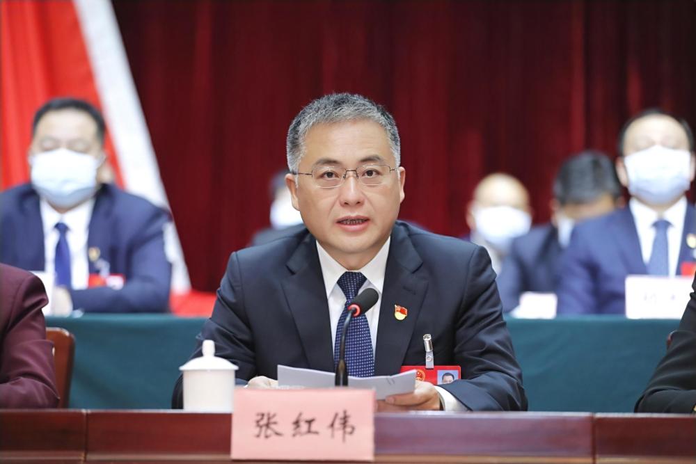 张红伟强调,要充分尊重群众首创精神.群众中蕴藏着无穷的智慧和力量.