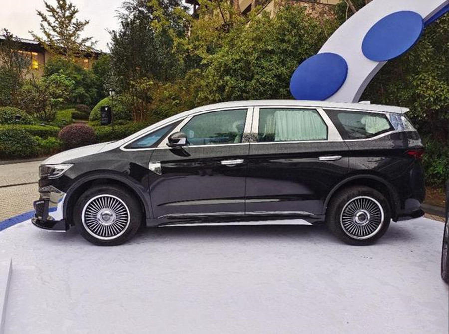 气场不输埃尔法,吉利嘉际头等舱改装版亮相,采用四座布局_腾讯新闻