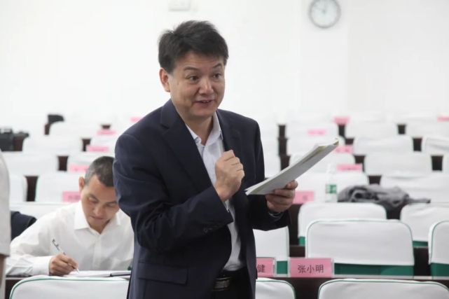 市委党校常务副校长胡仕圣对实践课程提出指导建议