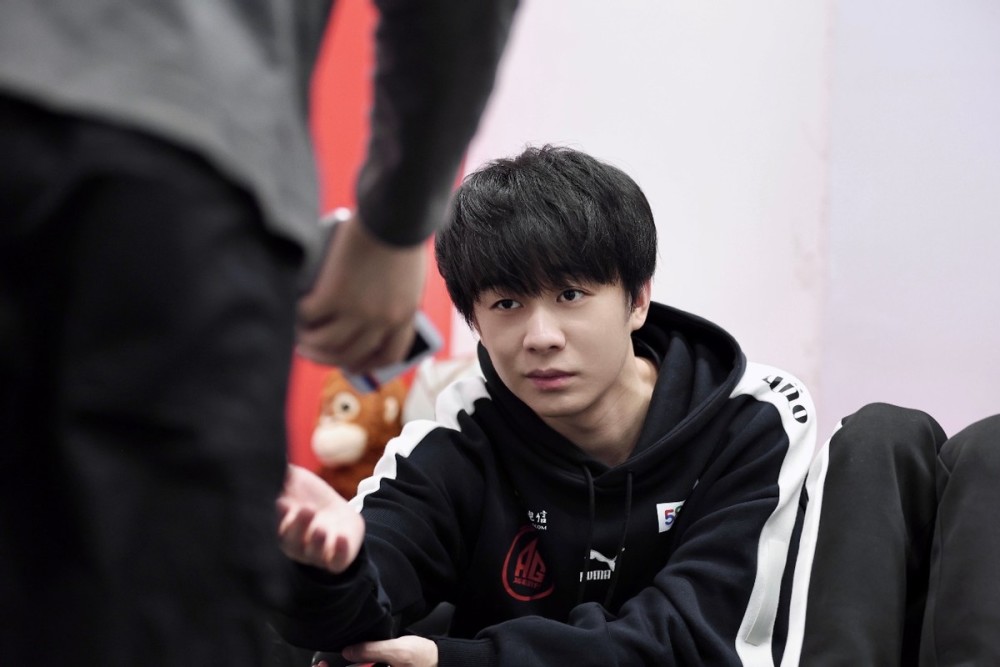 猫神沦为替补,阿泽马超冲上国服第一,ag超玩会喜提新体系!_腾讯新闻