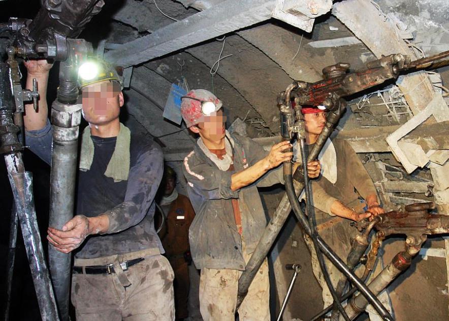 处理结果8月6日,纪检监察部门对南丹县县委书记万瑞忠,县长唐毓胜等人