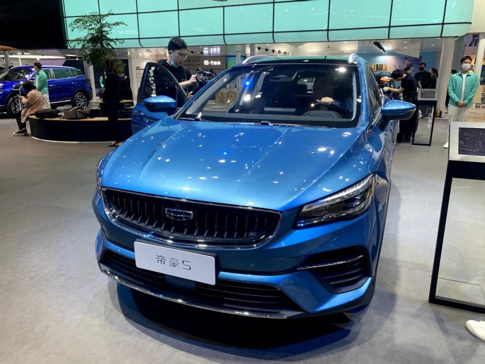 设计更年轻,作为年轻人的第一台suv,帝豪s该怎么选