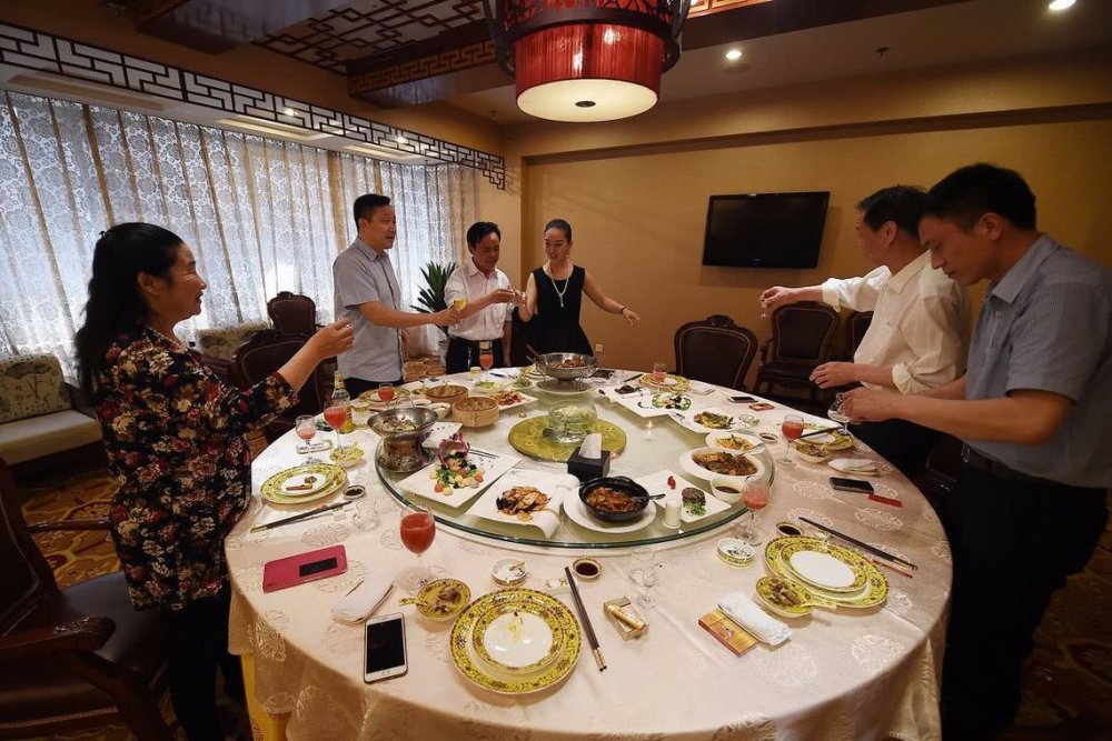 邀请的饭局不想参加怎么办低情商说我有安排高情商这样做