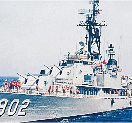 5,70年代向美军购的艾伦萨姆纳级和基林级富阳舰(7,907,鄱阳舰(10