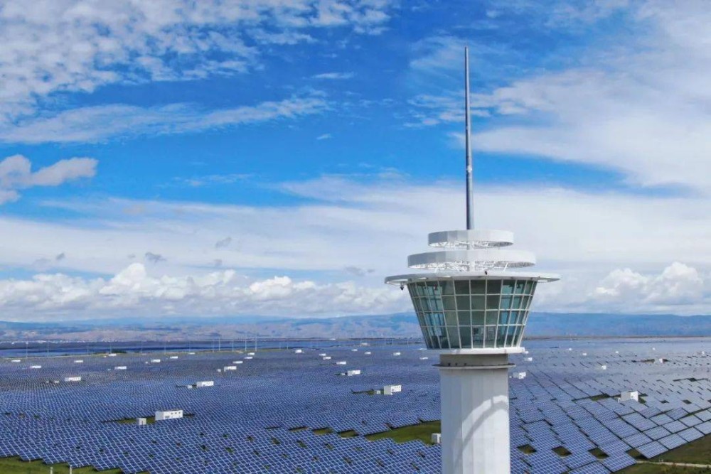 中国成功打造百万亩光伏电站,这座发电站便是位于青海境内塔拉滩的