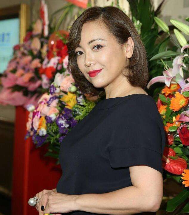 邓萃雯的中年危机,想要出演时装剧,被黎耀祥劝要跟tvb打好关系