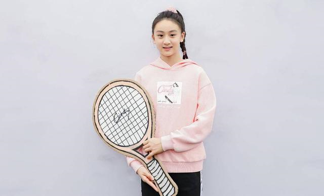 13岁森碟变运动女神!穿运动装尽显超模范,被爸爸举高高笑起来超甜