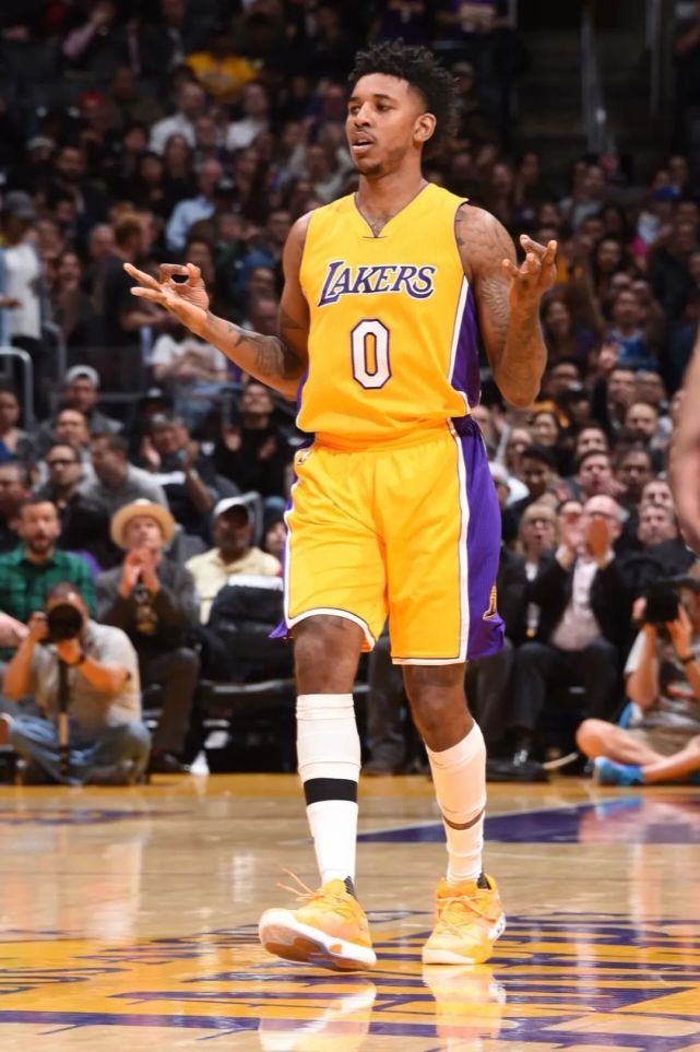 精选nba球星尼克杨高清手机壁纸头像背景图