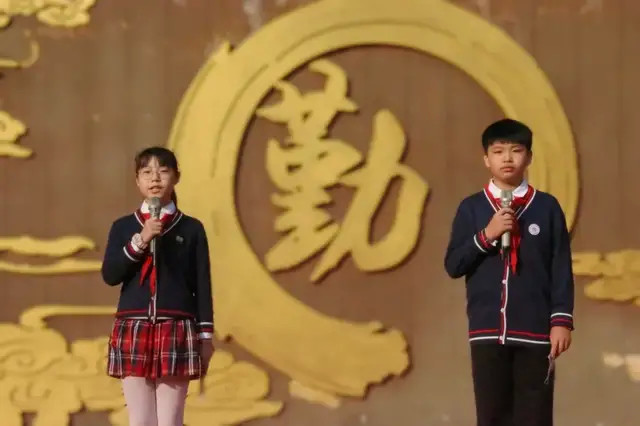 石家庄市绿洲小学举行2021级国旗护卫队交接仪式_腾讯新闻