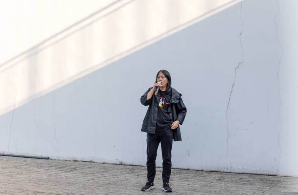 艺术家汪建伟发言中华侨城盒子美术馆馆长刘可讲话开幕现场何岸从新作