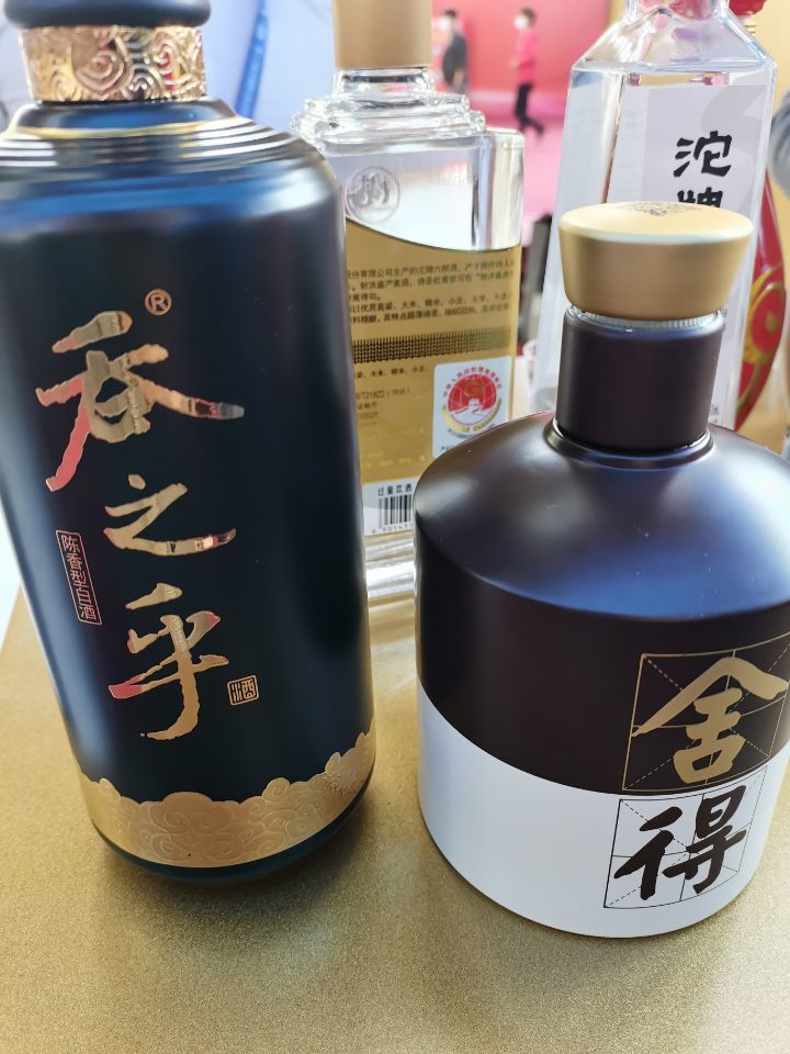 吞之乎这个酒舍得定位的是高端酱香酒,看清楚是酱香型白酒,一直都觉得