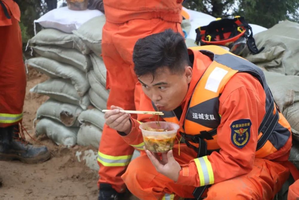 防汛人物印记吉俊杰站好防汛岗守住生命堤