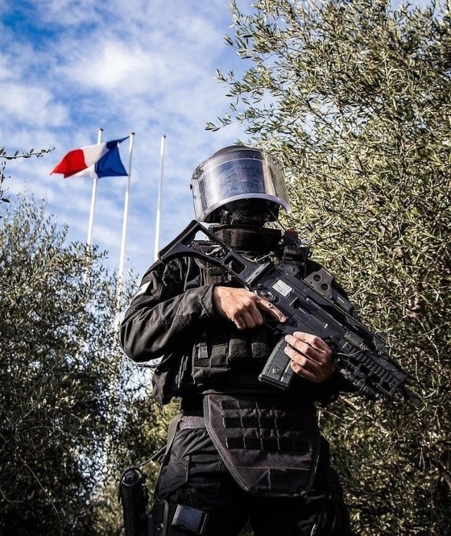 gign法国宪兵特勤队——"凯旋门前的利剑"!