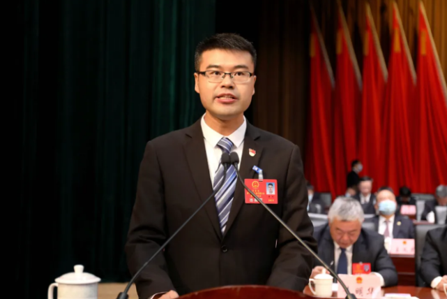 32岁谢淘当选江西分宜县县长