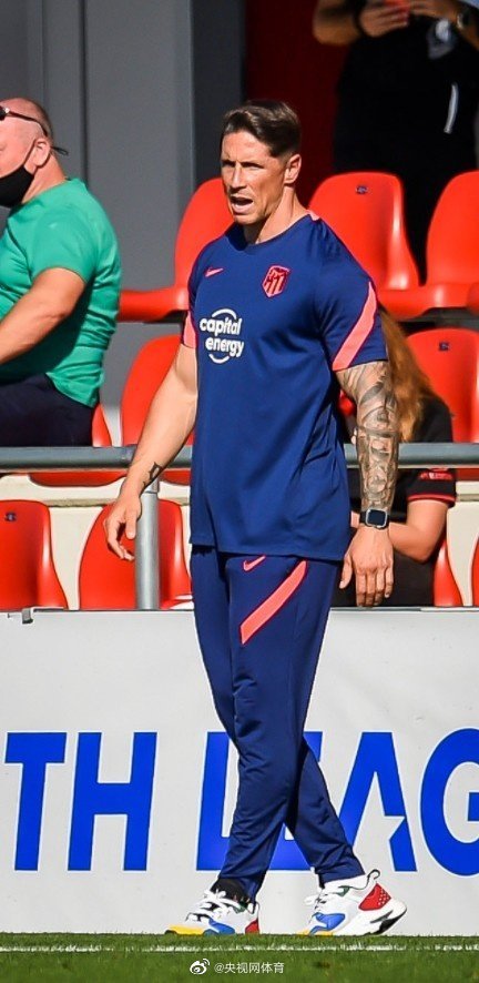 壮实!托雷斯身材惹人注目