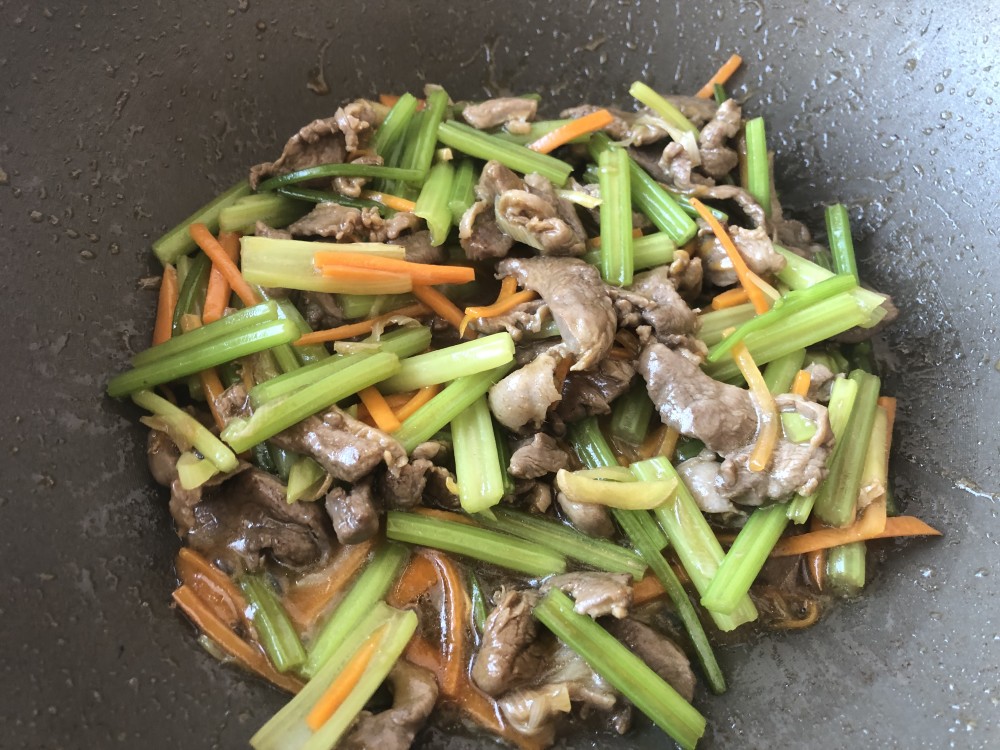 猪肉和鸭肉吃起来却像牛肉,很多人不知道,这两个部位便宜又好吃