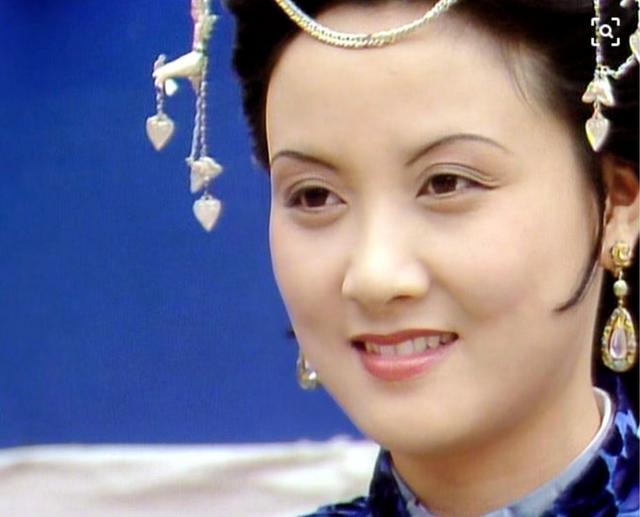 的,她可是琏二奶奶,没有了"琏"(贾琏),还什么奶奶,看看贾珠的老婆李纨