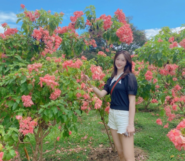 王辰玥晒美照略显调皮!