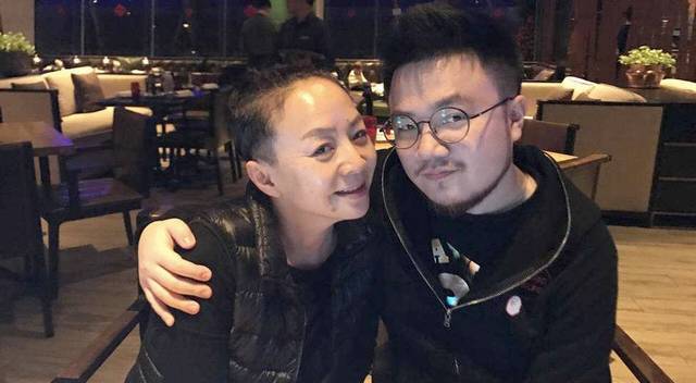 编剧梁欢传出了绯闻婚外情的风言风语席卷了宋丹丹彼时的宋丹丹活得真