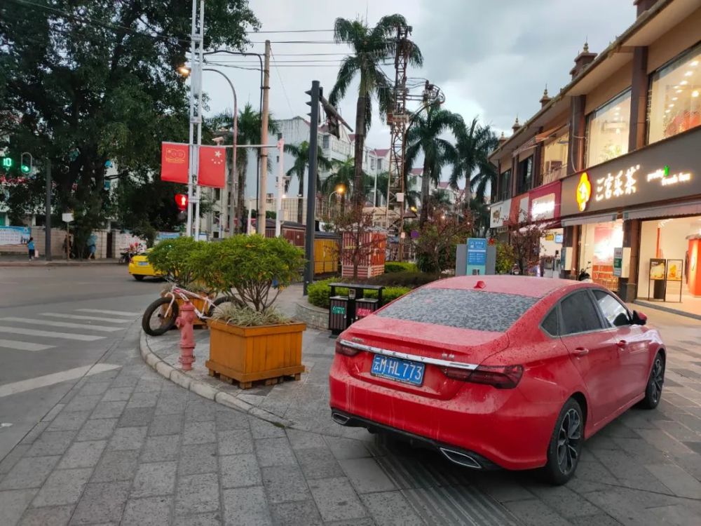 芒市这些任性违停车辆被曝光啦