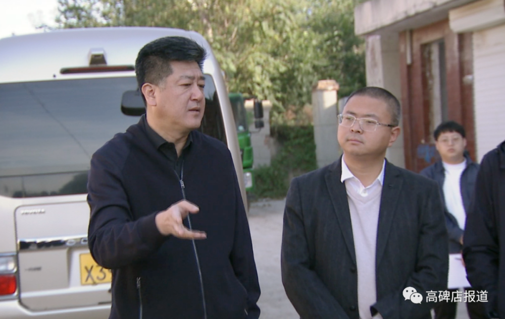 围绕项目干!邱强到城建项目现场办公