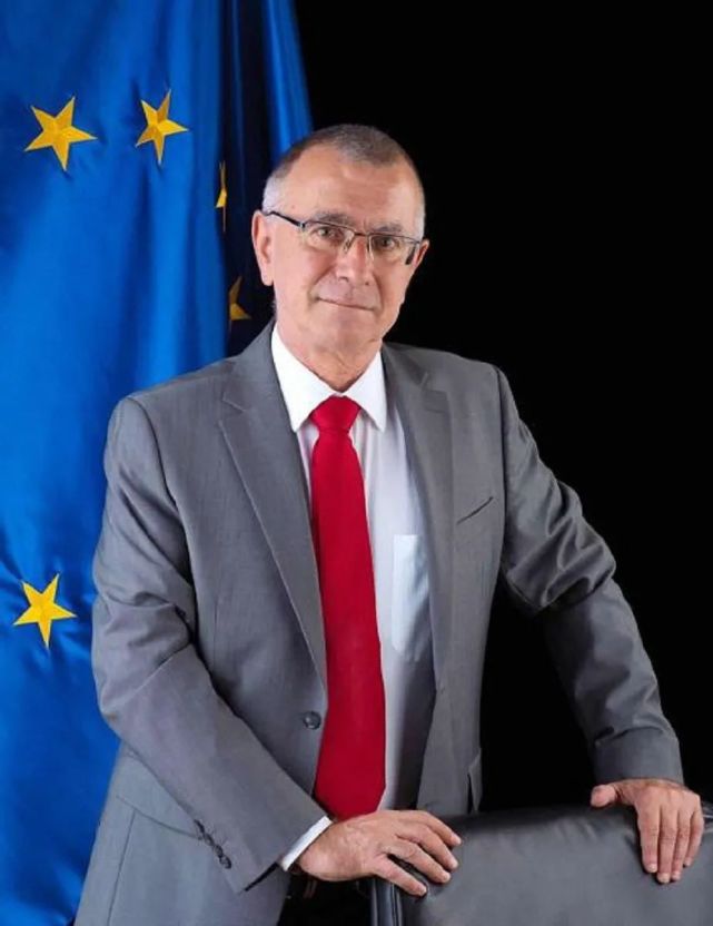 避免商业政治化——专访欧盟驻华代表团团长郁白