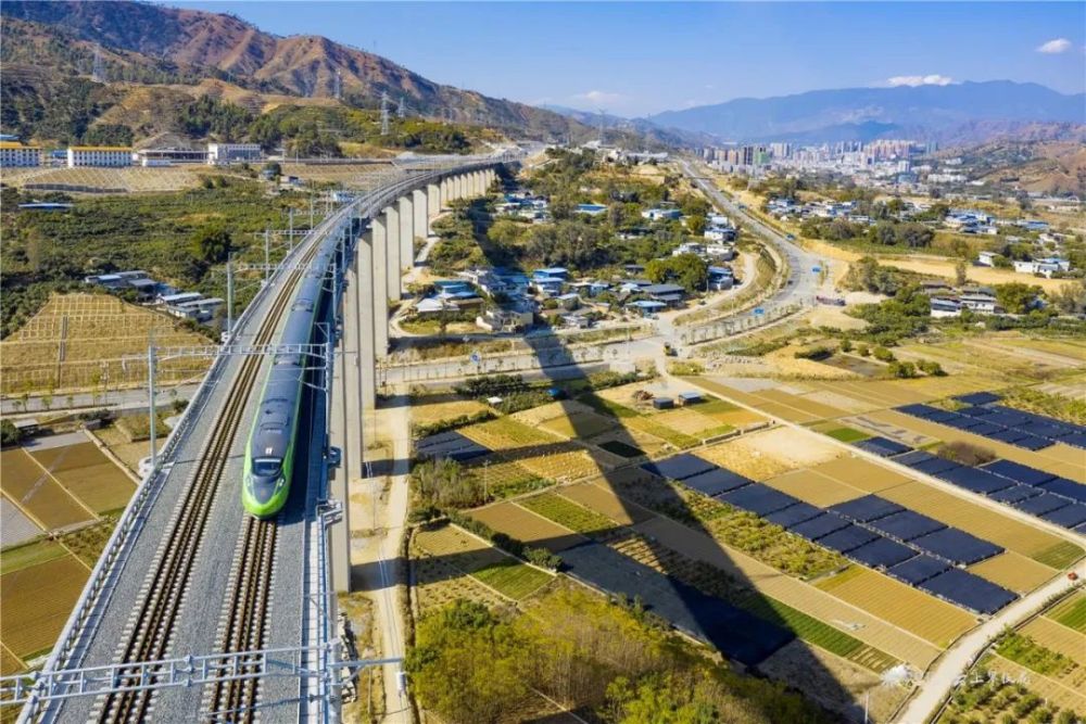 图片来源 云上攀枝花现在攀枝花有多条对外航线,昭攀丽铁路,丽攀高速