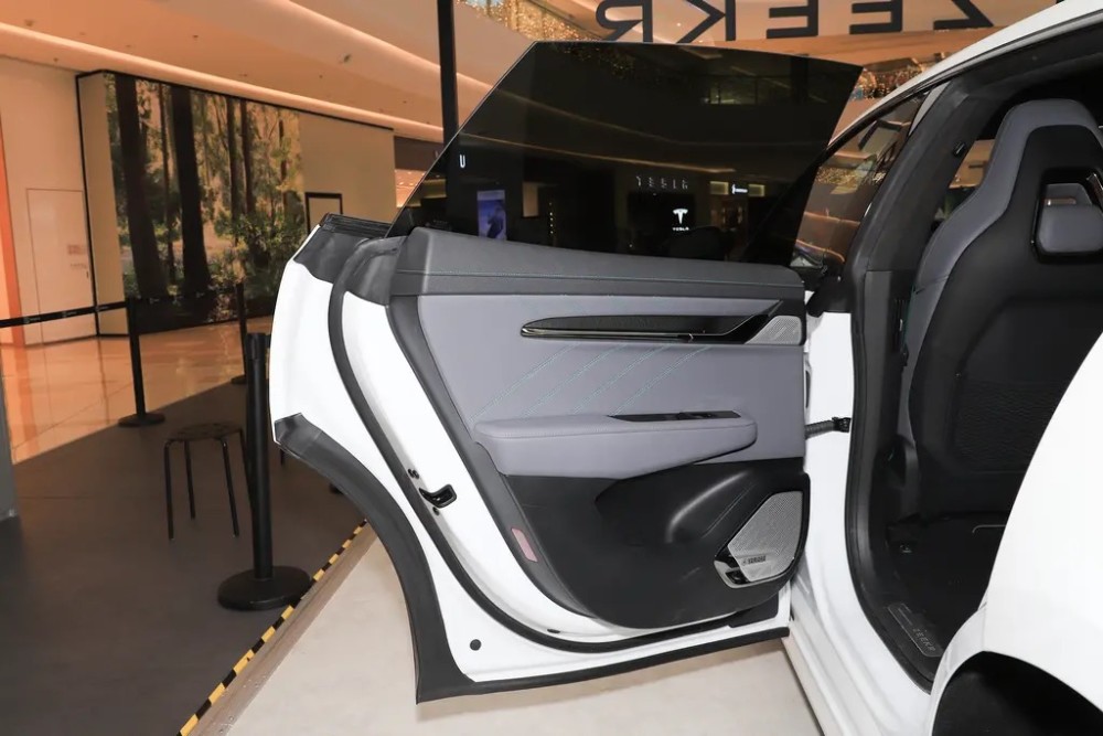 极氪001对比modely拥有3大优势能否和特斯拉一较高下