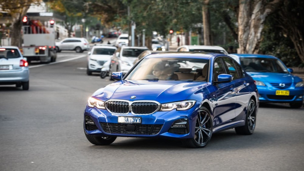 2021款宝马3系330e phev评测:打着环保旗号的插电混动